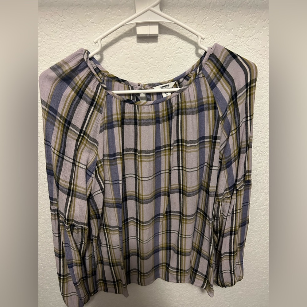 Super soft and airy material.